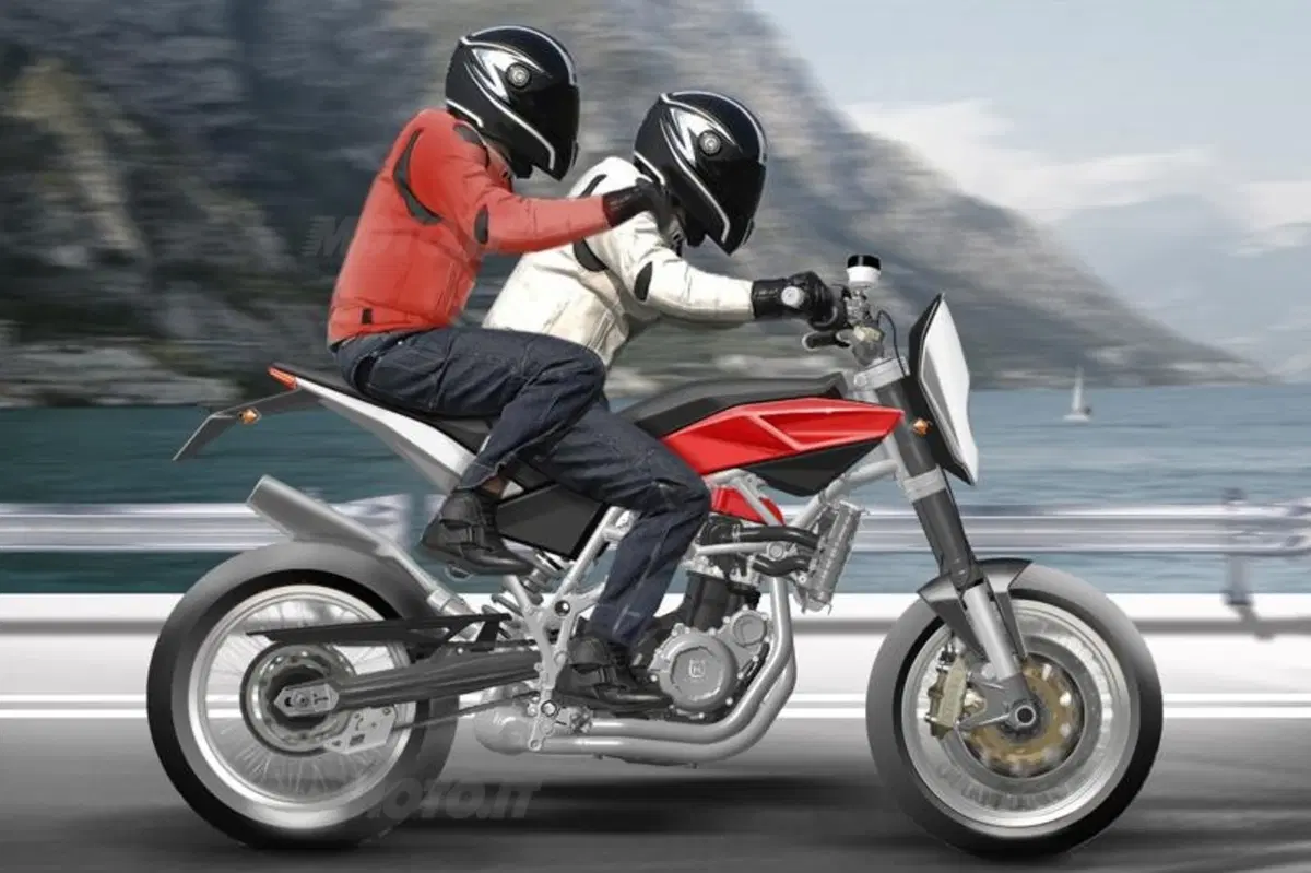 Husqvarna 900. Le prime immagini! (5)