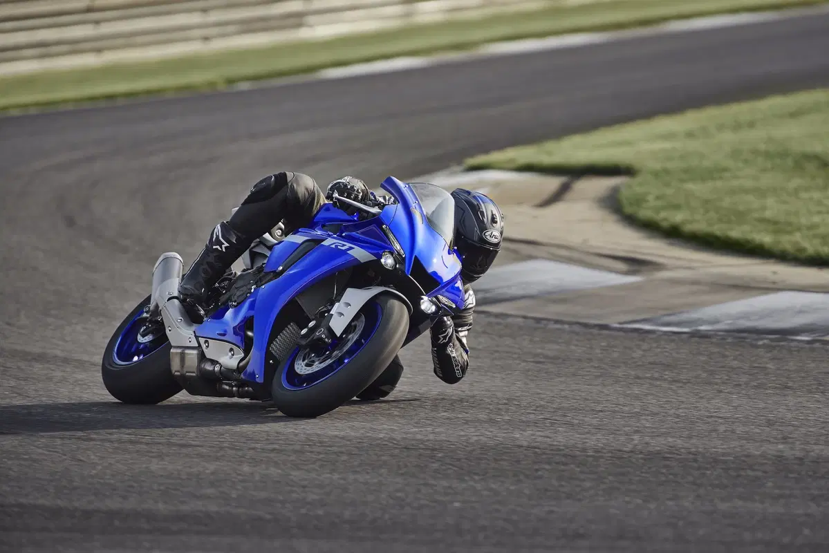 Yamaha YZF-R1 e YZF-R1M 2020. Più affilata, raffinata e bella (2)