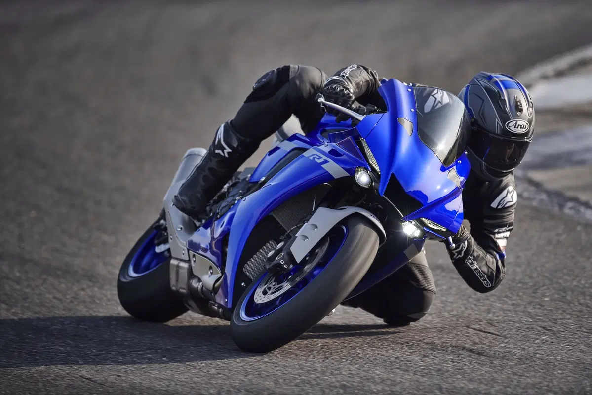 Yamaha YZF-R1 e YZF-R1M 2020. Più affilata, raffinata e bella