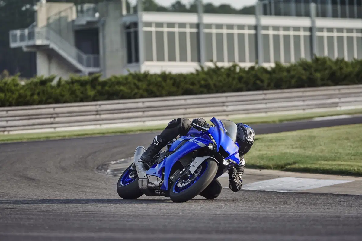 Yamaha YZF-R1 e YZF-R1M 2020. Più affilata, raffinata e bella (9)