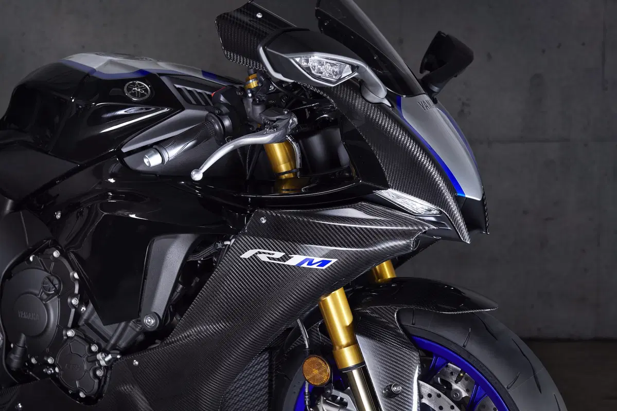 Yamaha YZF-R1 e YZF-R1M 2020. Più affilata, raffinata e bella (8)