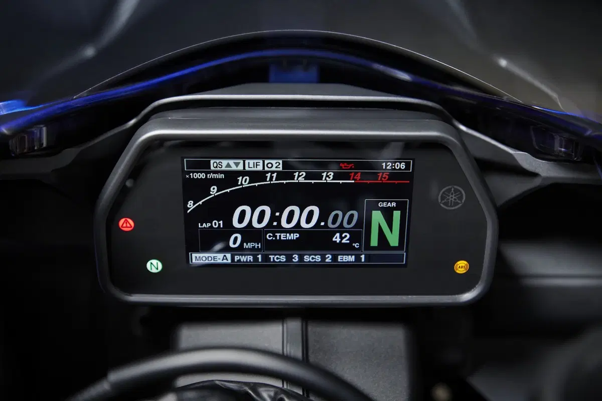 Yamaha YZF-R1 e YZF-R1M 2020. Più affilata, raffinata e bella