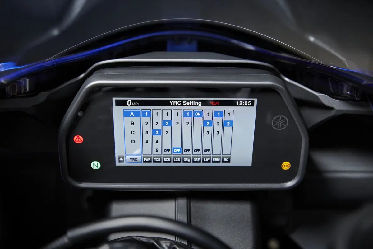 Yamaha YZF-R1 e YZF-R1M 2020. Più affilata, raffinata e bella (2)