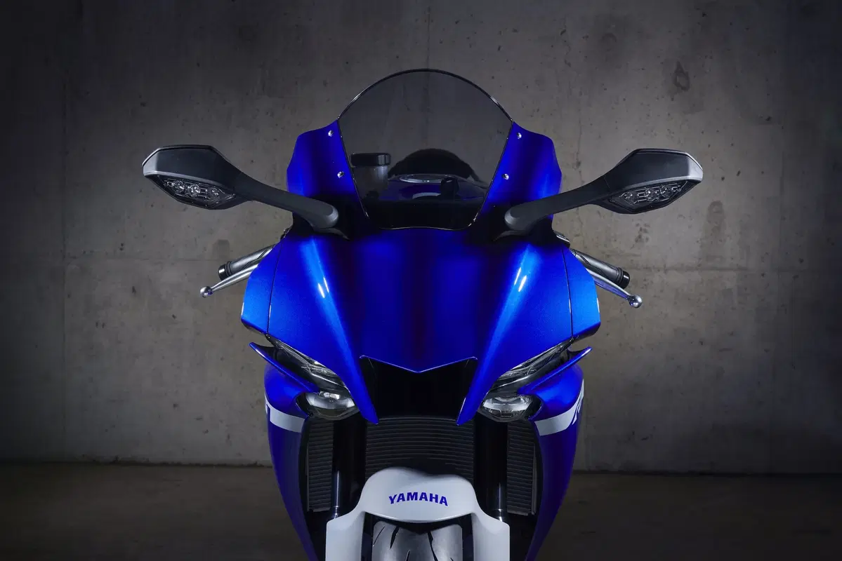 Yamaha YZF-R1 e YZF-R1M 2020. Più affilata, raffinata e bella (30)