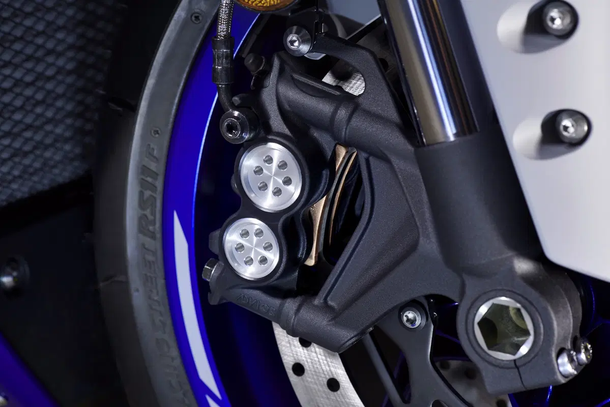 Yamaha YZF-R1 e YZF-R1M 2020. Più affilata, raffinata e bella (32)