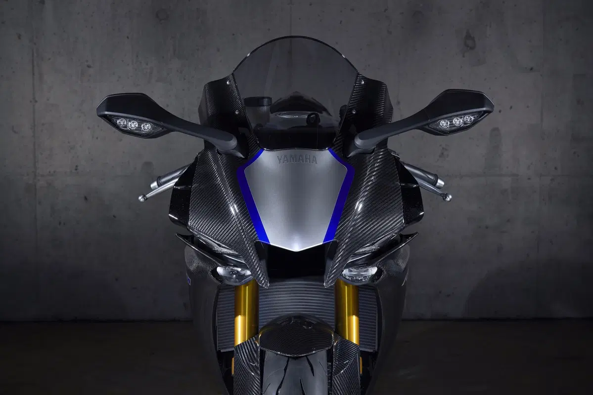 Yamaha YZF-R1 e YZF-R1M 2020. Più affilata, raffinata e bella (33)
