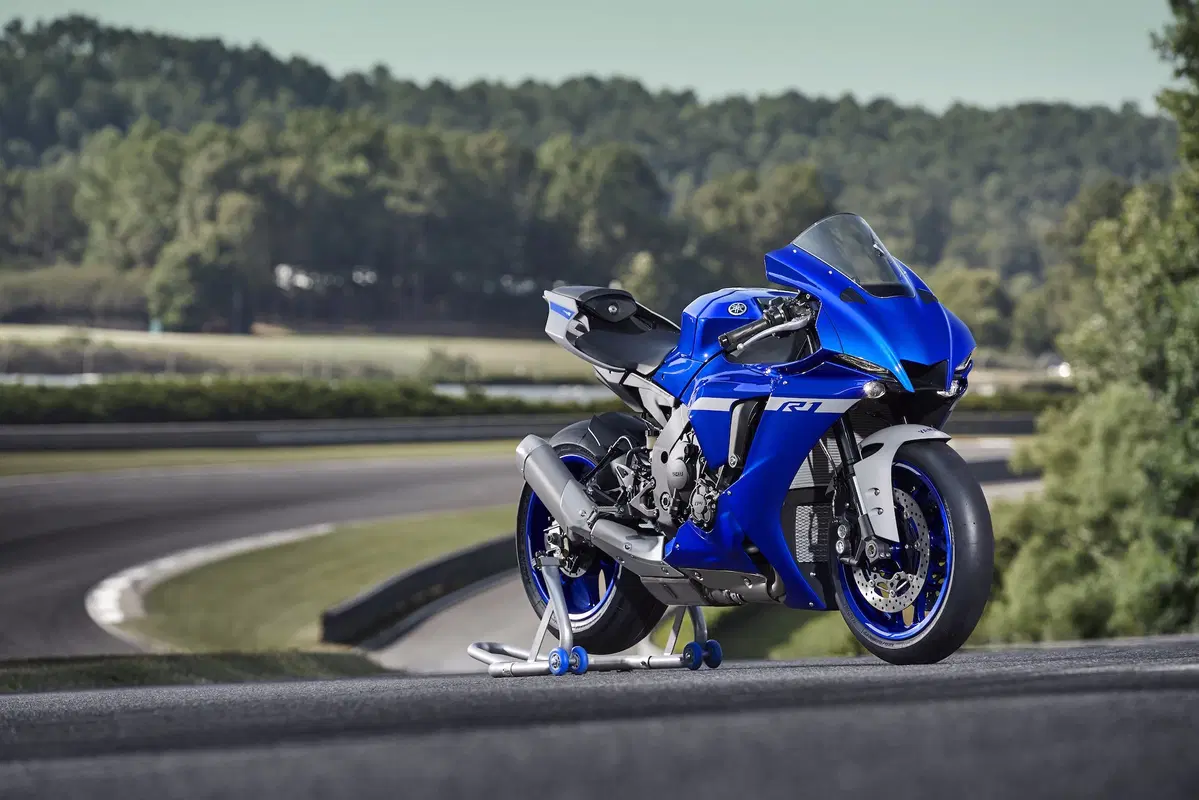 Yamaha YZF-R1 e YZF-R1M 2020. Più affilata, raffinata e bella (34)
