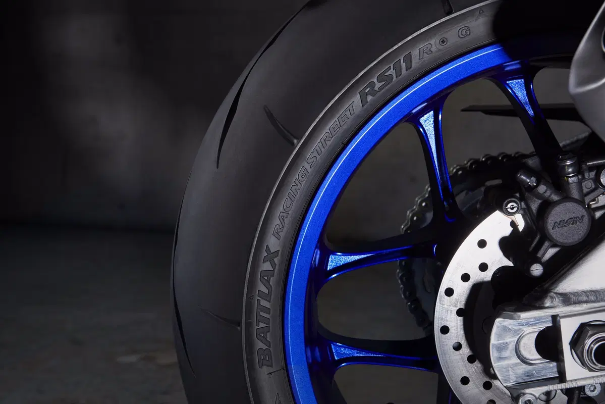 Yamaha YZF-R1 e YZF-R1M 2020. Più affilata, raffinata e bella (35)