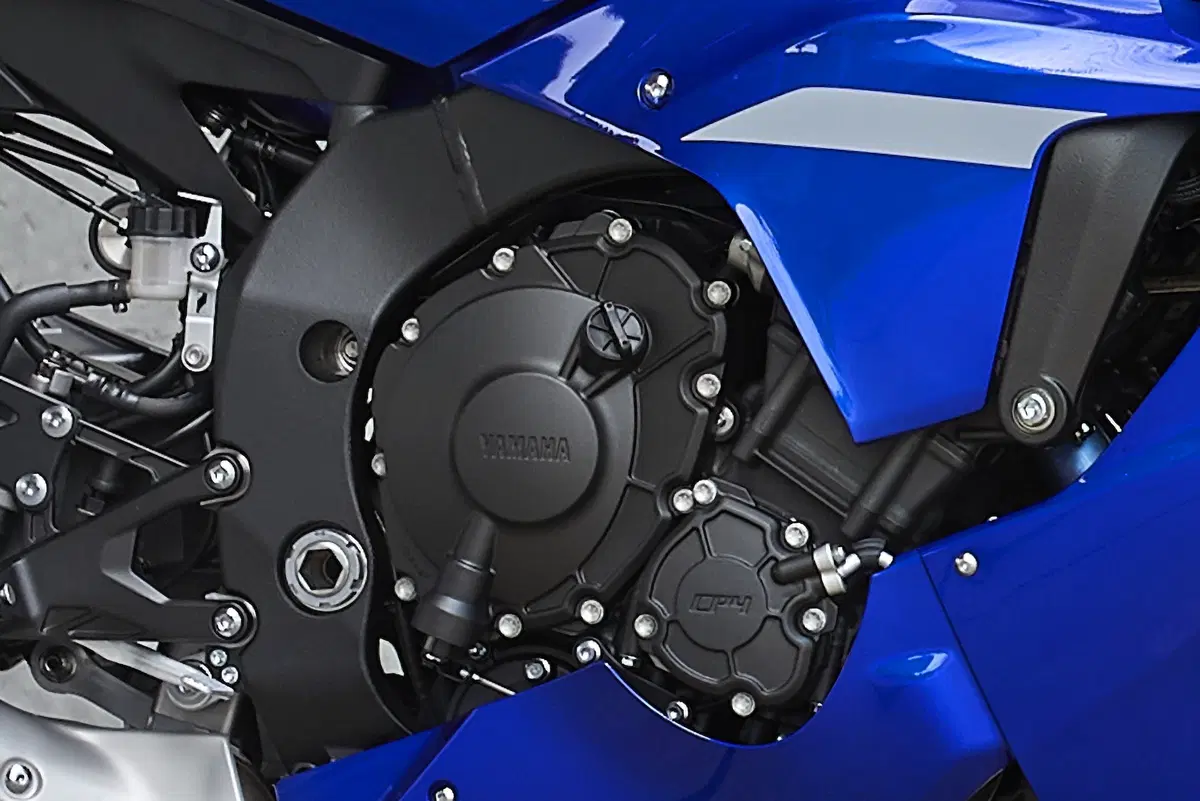 Yamaha YZF-R1 e YZF-R1M 2020. Più affilata, raffinata e bella (36)