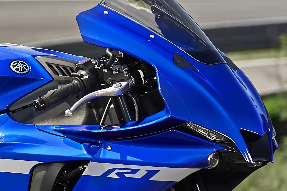 Yamaha YZF-R1 e YZF-R1M 2020. Più affilata, raffinata e bella (38)
