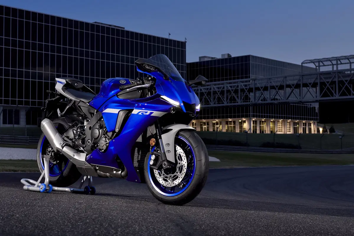 Yamaha YZF-R1 e YZF-R1M 2020. Più affilata, raffinata e bella (39)