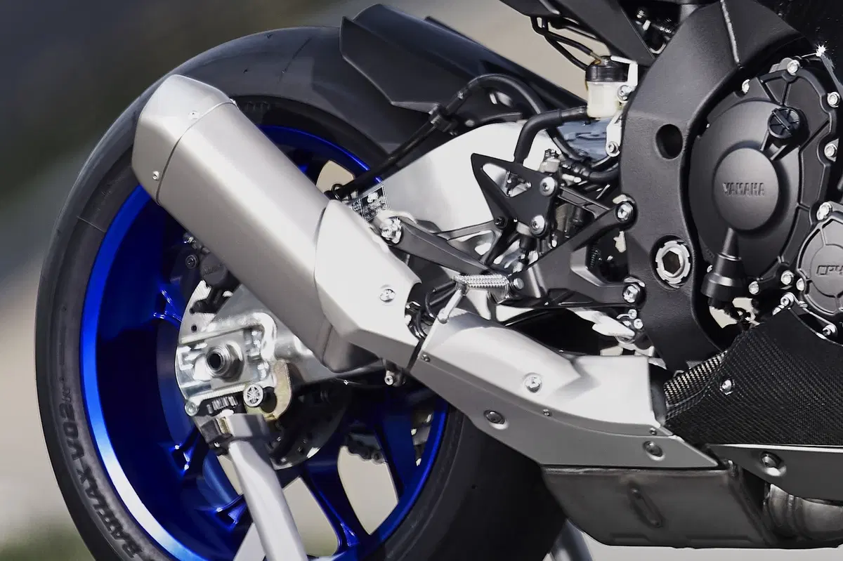 Yamaha YZF-R1 e YZF-R1M 2020. Più affilata, raffinata e bella (40)