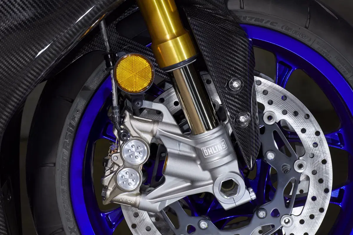 Yamaha YZF-R1 e YZF-R1M 2020. Più affilata, raffinata e bella (41)