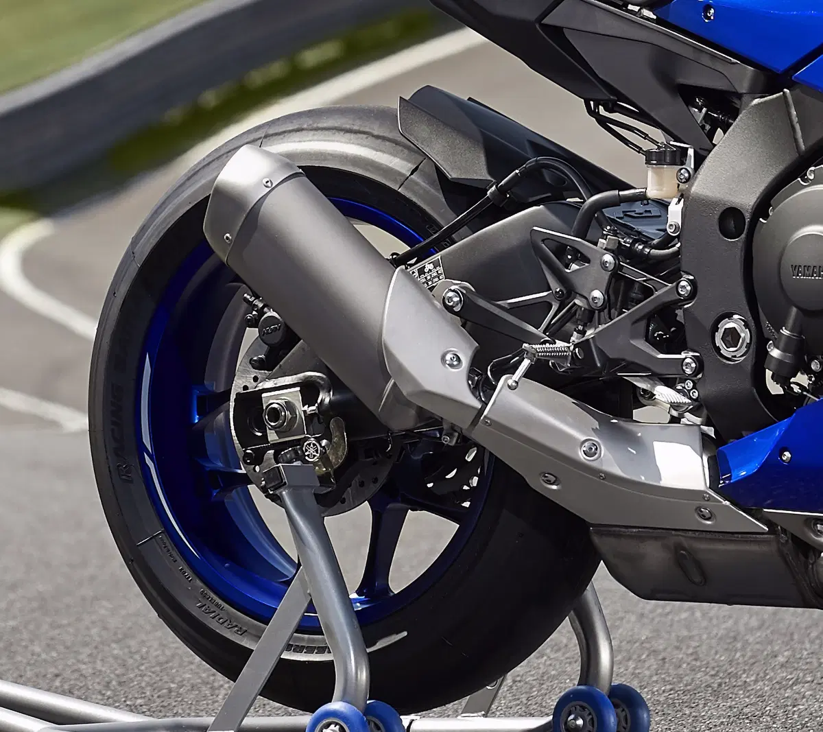 Yamaha YZF-R1 e YZF-R1M 2020. Più affilata, raffinata e bella (43)
