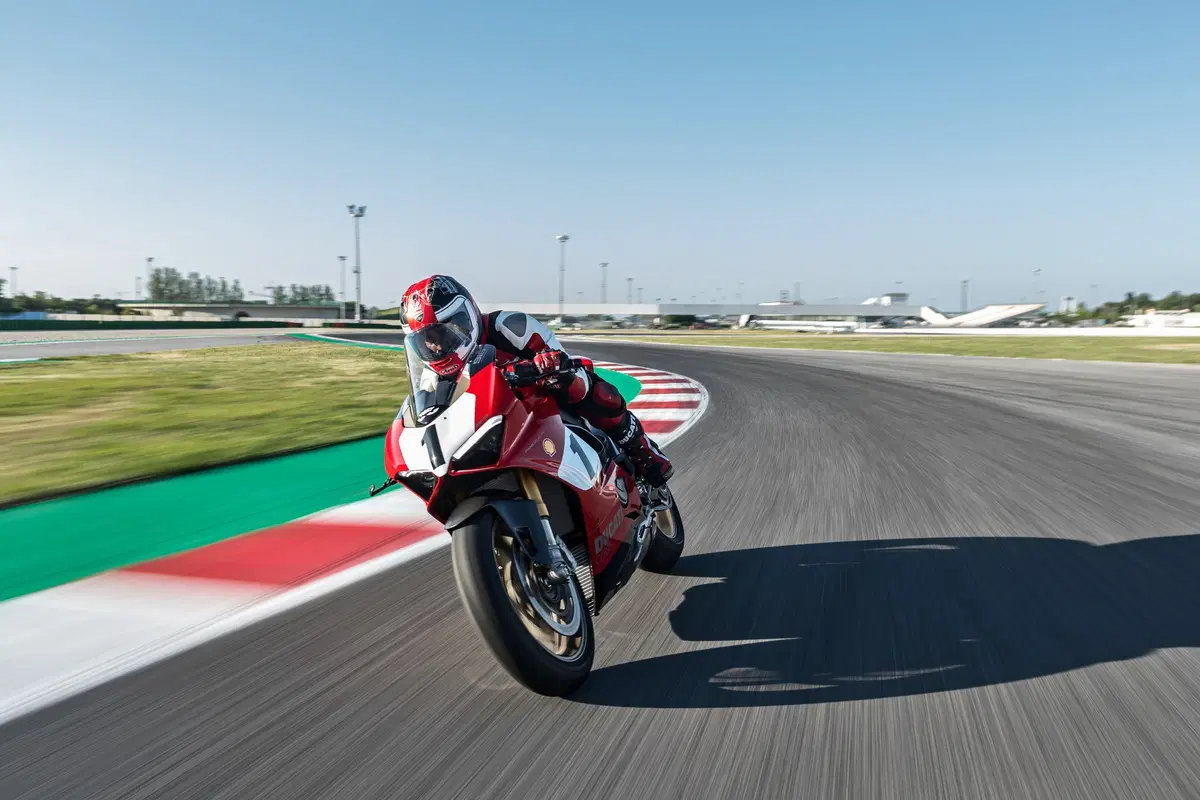 Ducati Panigale V4 25° Anniversario 916: saranno 500 a 41.900 euro (2)