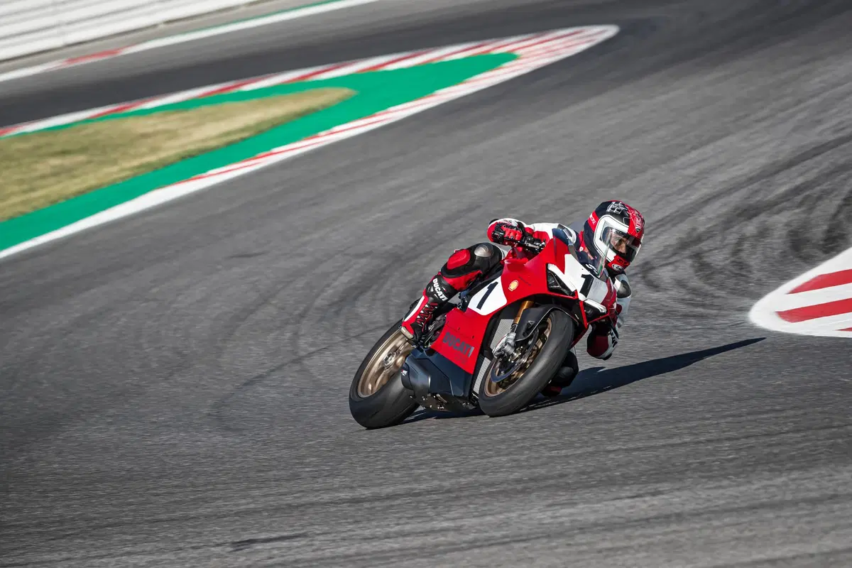 Ducati Panigale V4 25° Anniversario 916: saranno 500 a 41.900 euro (3)