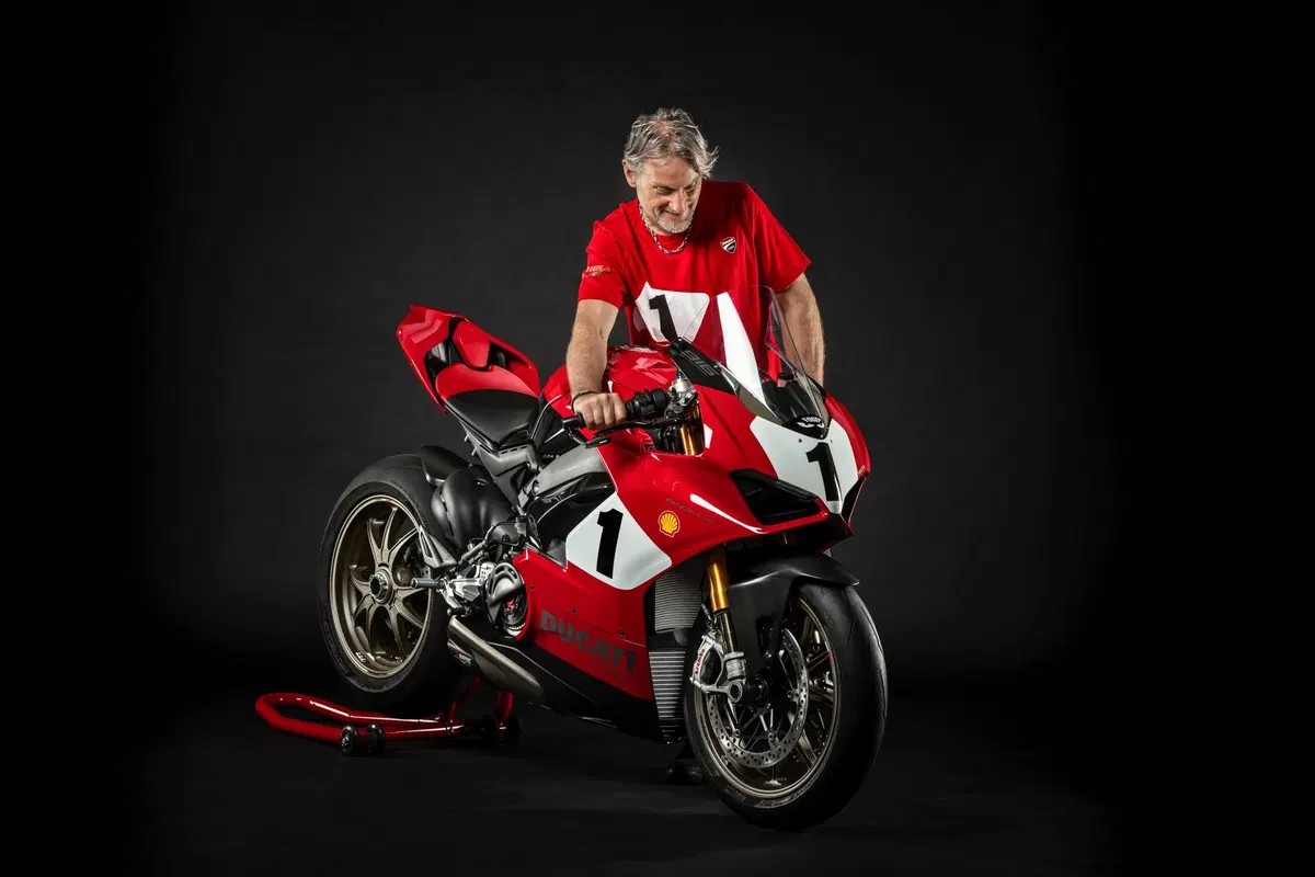 Ducati Panigale V4 25° Anniversario 916: saranno 500 a 41.900 euro (4)