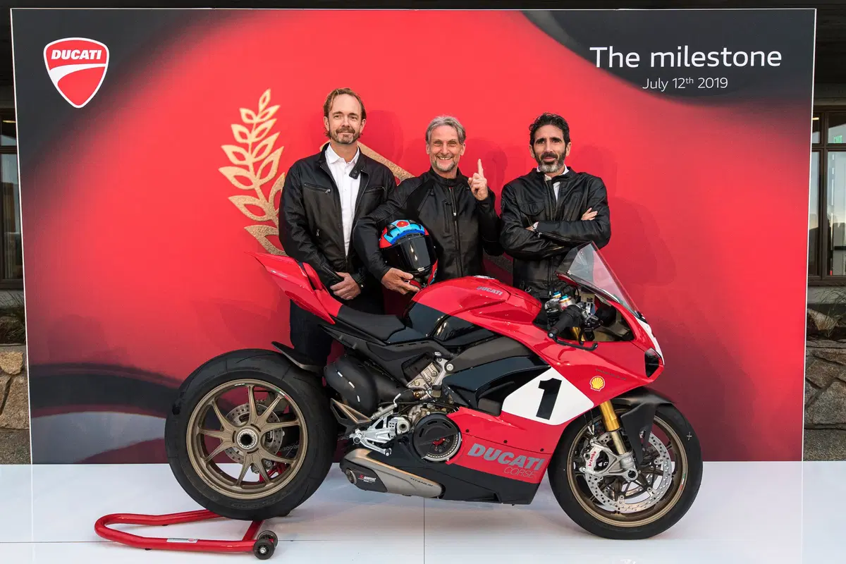 Ducati Panigale V4 25° Anniversario 916: saranno 500 a 41.900 euro (9)