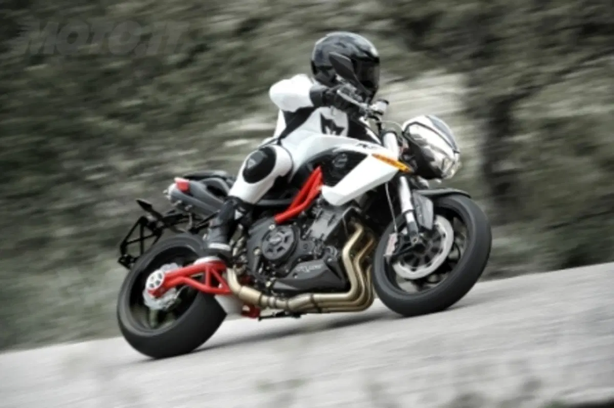Nuova Benelli TNT R160 (3)