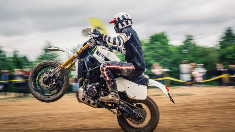 Deus (Yamaha XSR 700) Swank Rally 700. In gara al "Sardegna"