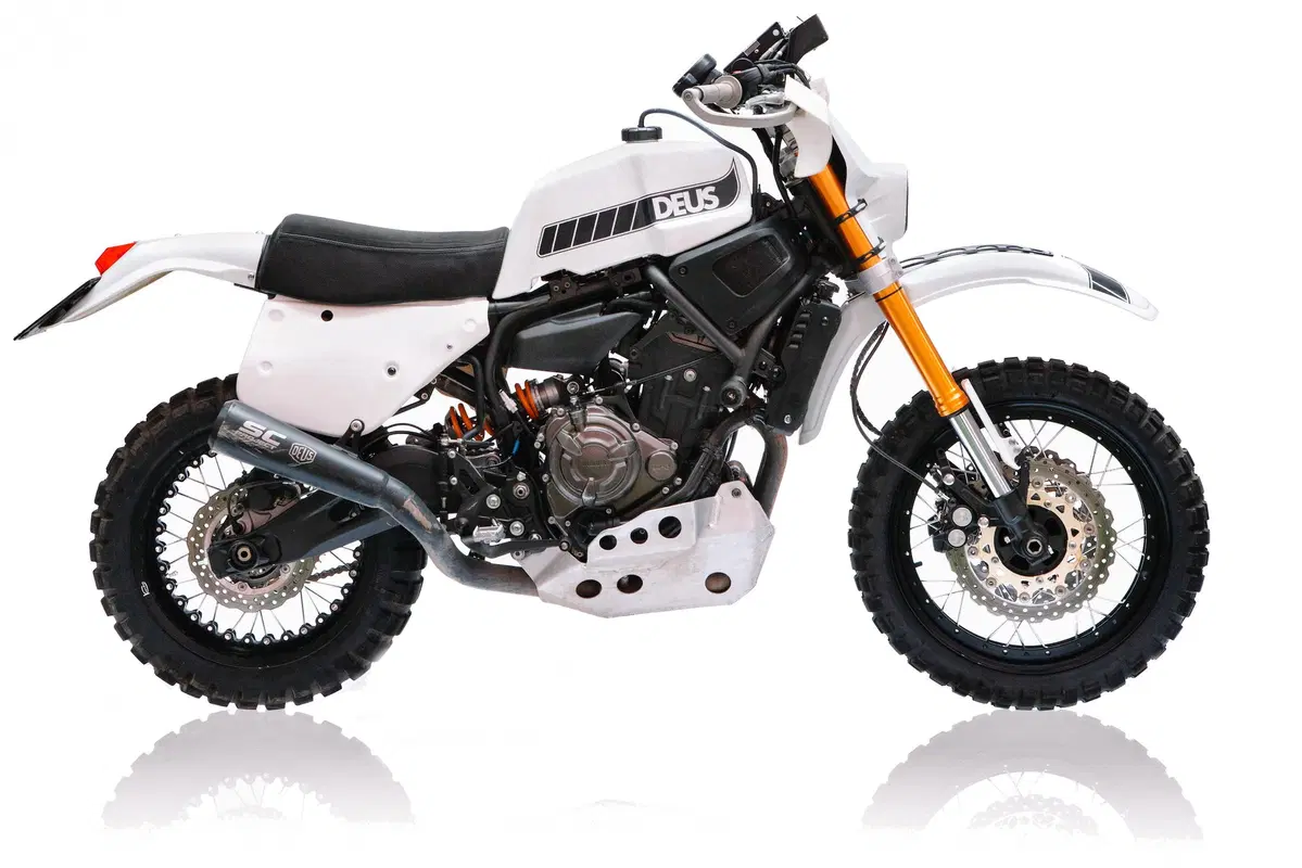 Deus (Yamaha XSR 700) Swank Rally 700. In gara al "Sardegna"