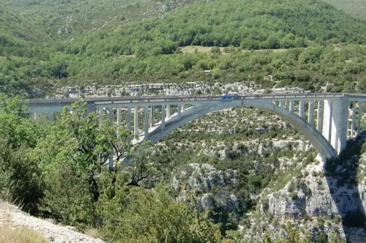 Tra colli e gorges francesi (14)