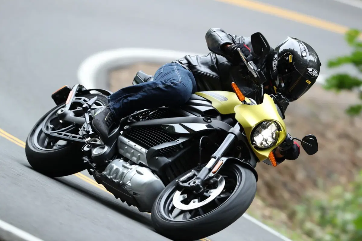 Harley-Davidson LiveWire: TEST, come va la prima elettrica di Milwaukee