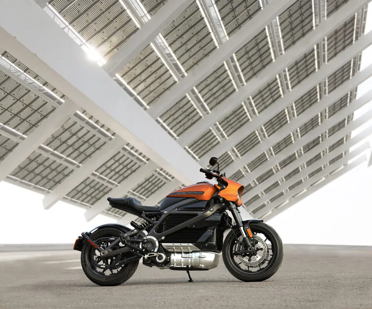 Harley-Davidson LiveWire: TEST, come va la prima elettrica di Milwaukee (8)