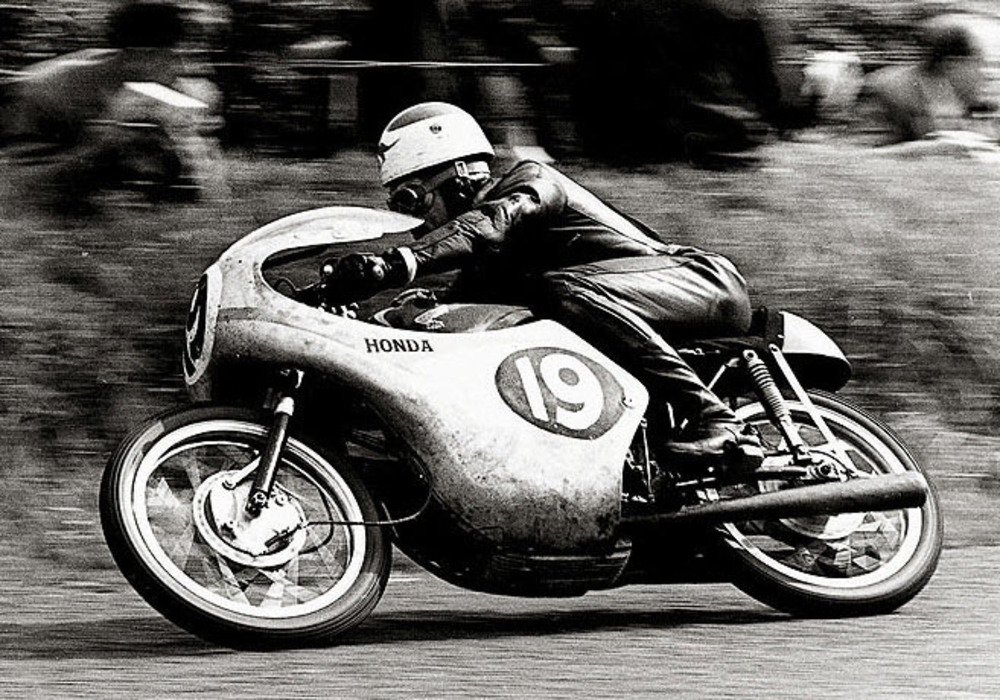 L&#039;australiano Tom Phillis conquista la prima vittoria Honda, al TT del 1961