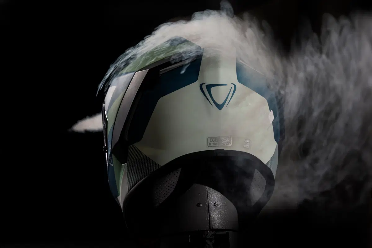 Il casco non è un accessorio V Helmets scommette sul lifestyle (2)