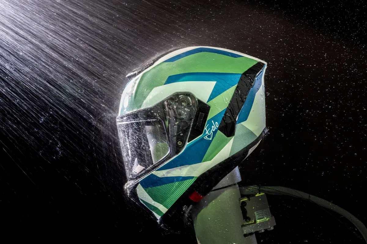 Il casco non è un accessorio V Helmets scommette sul lifestyle (3)