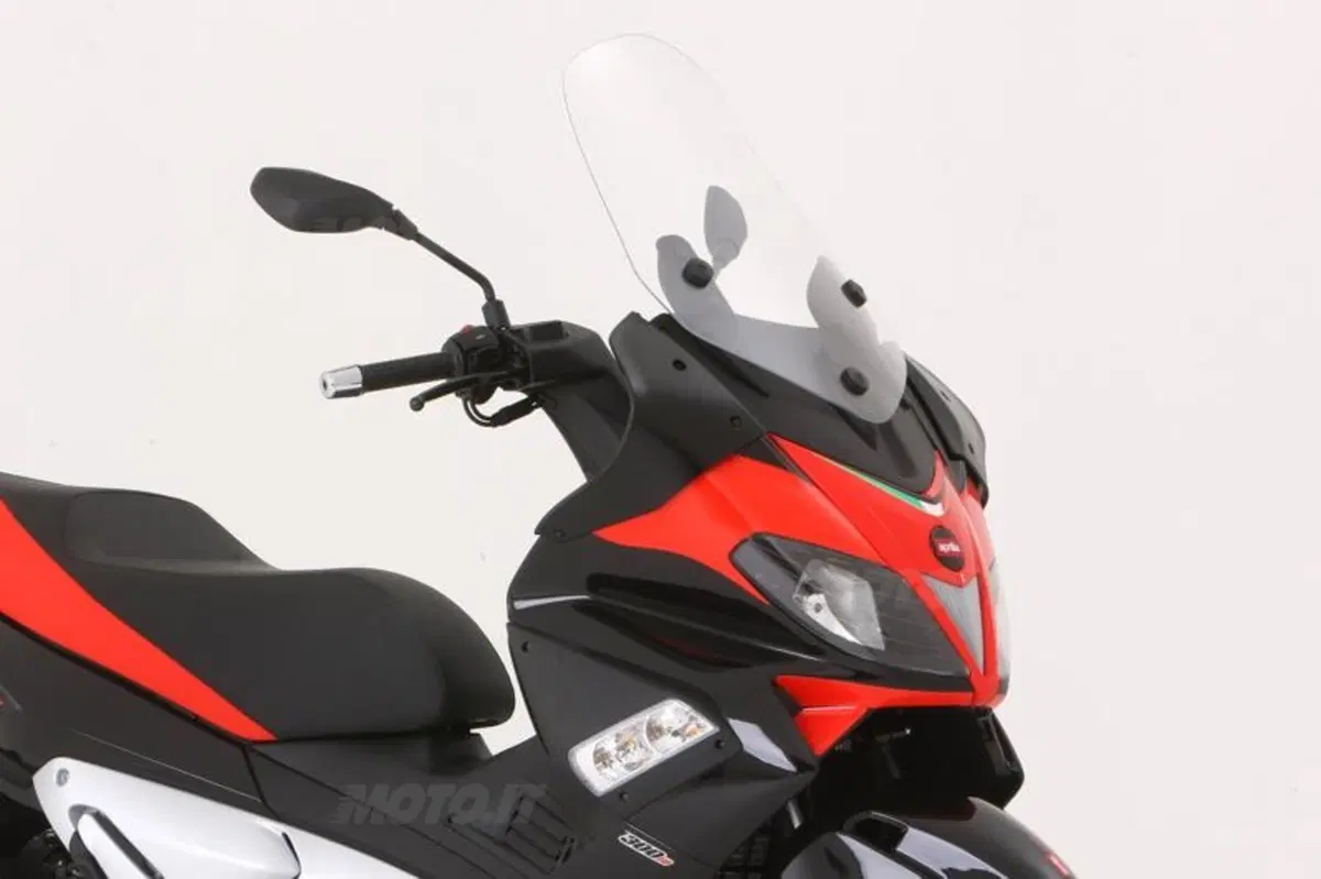 Aprilia SR MAX 125 e 300 (3)