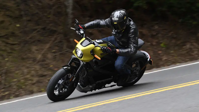 Harley-Davidson LiveWire: TEST, come va la prima elettrica di Milwaukee