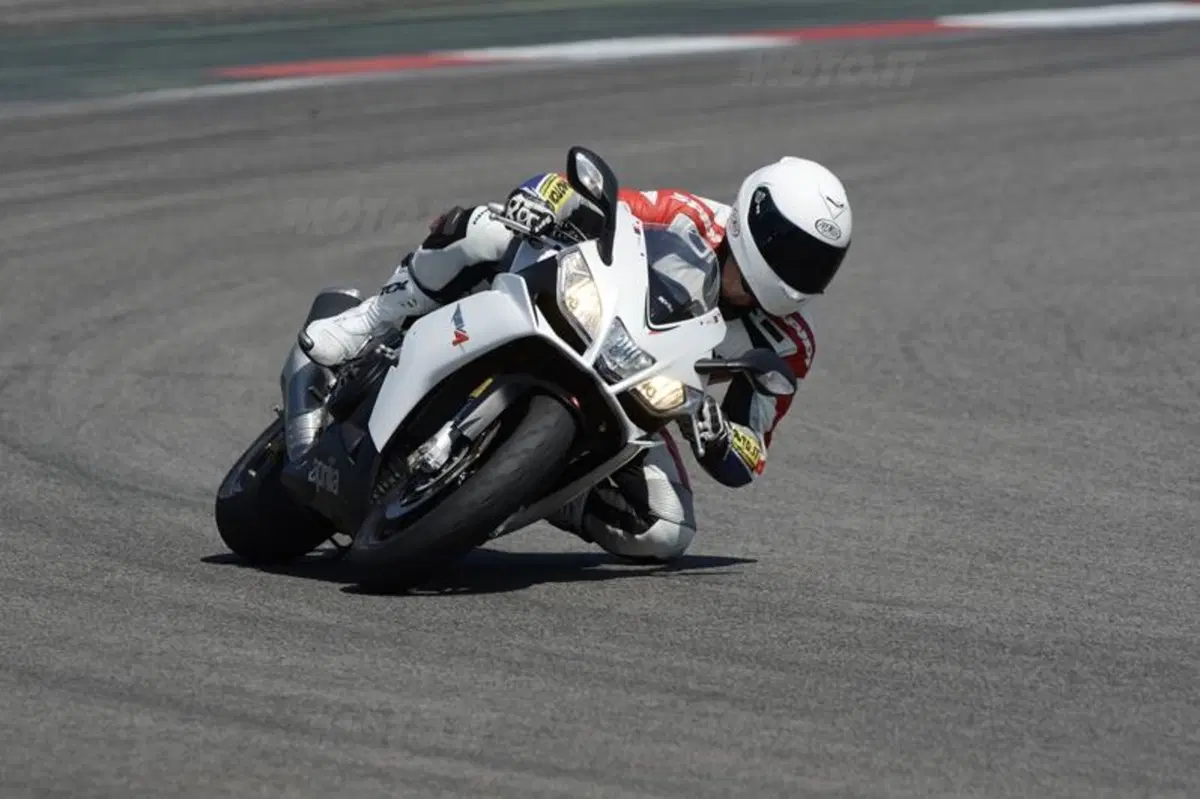 Aprilia RSV4 R APRC  (5)