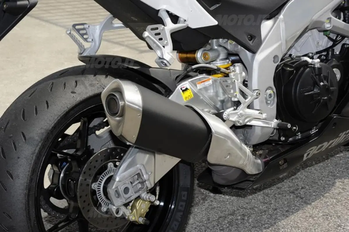 Aprilia RSV4 R APRC  (14)