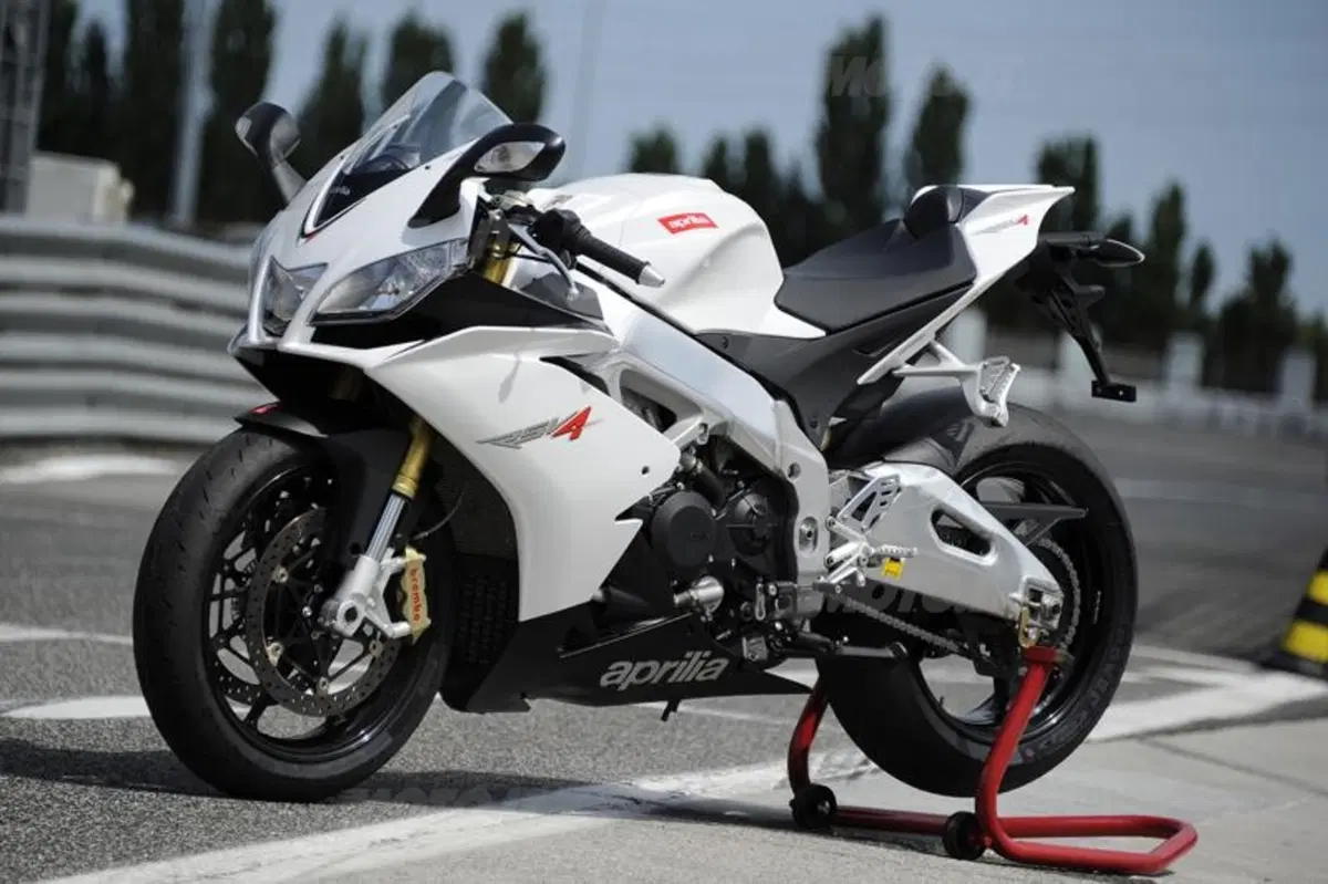 Aprilia RSV4 R APRC  (18)