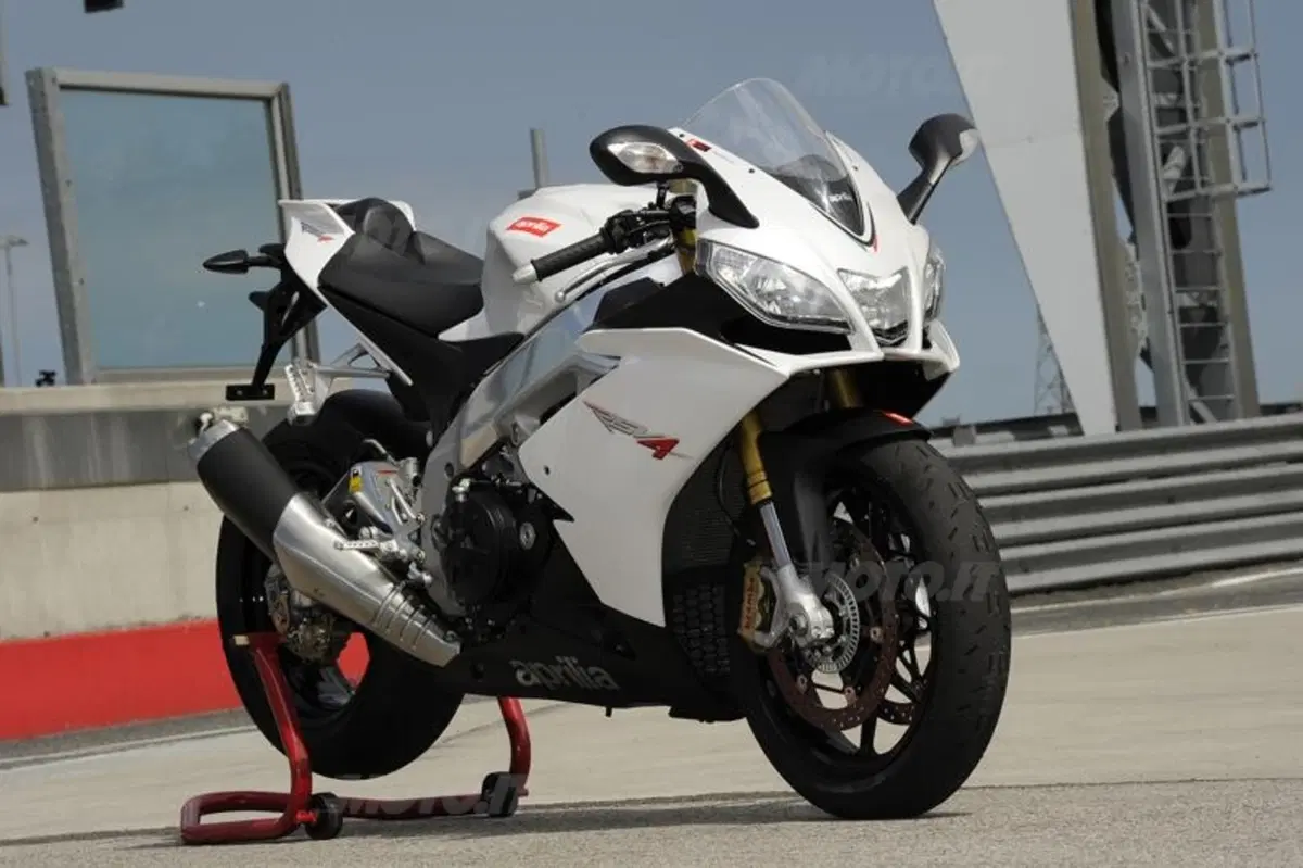 Aprilia RSV4 R APRC  (21)