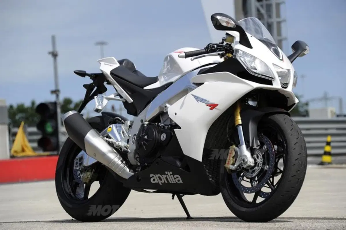 Aprilia RSV4 R APRC  (22)
