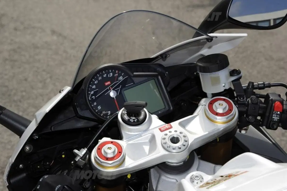 Aprilia RSV4 R APRC  (24)