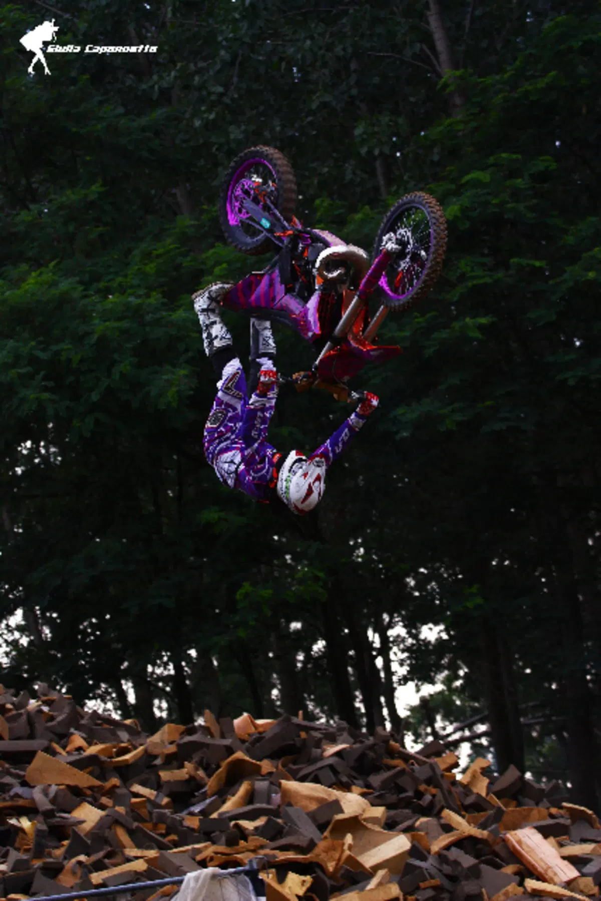 Don Guido. Il primo prete a fare Back Flip! (6)
