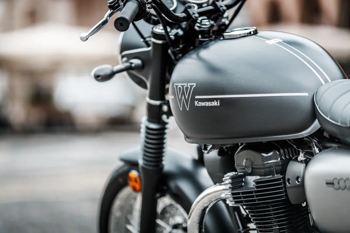 Kawasaki W800 Street e W800 Cafe. La classica si sdoppia. TEST (3)
