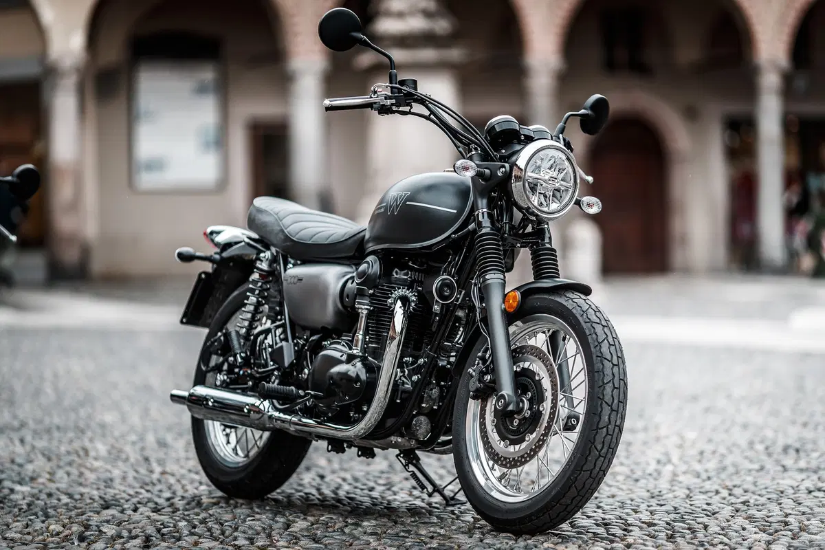Kawasaki W800 Street e W800 Cafe. La classica si sdoppia. TEST (2)