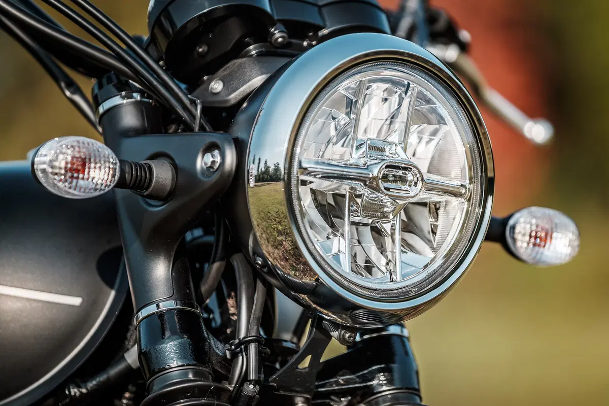 Kawasaki W800 Street e W800 Cafe. La classica si sdoppia. TEST (4)