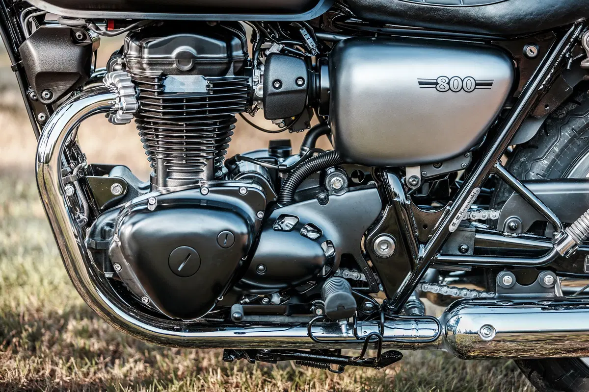 Kawasaki W800 Street e W800 Cafe. La classica si sdoppia. TEST (2)