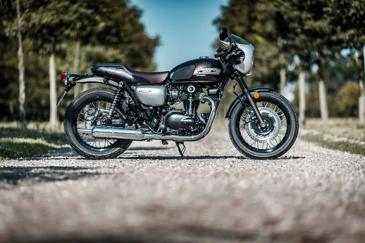 Kawasaki W800 Street e W800 Cafe. La classica si sdoppia. TEST