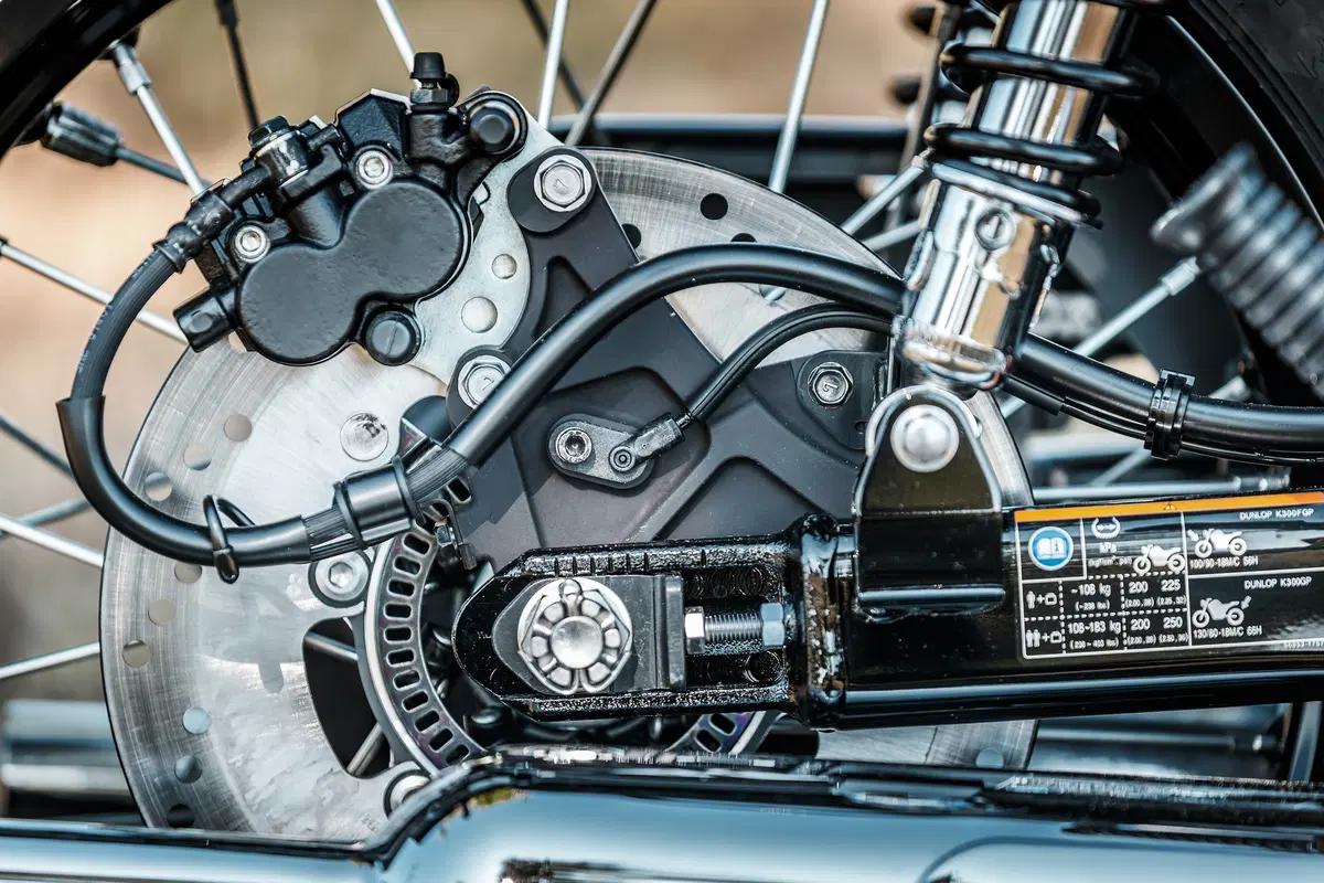 Kawasaki W800 Street e W800 Cafe. La classica si sdoppia. TEST (12)