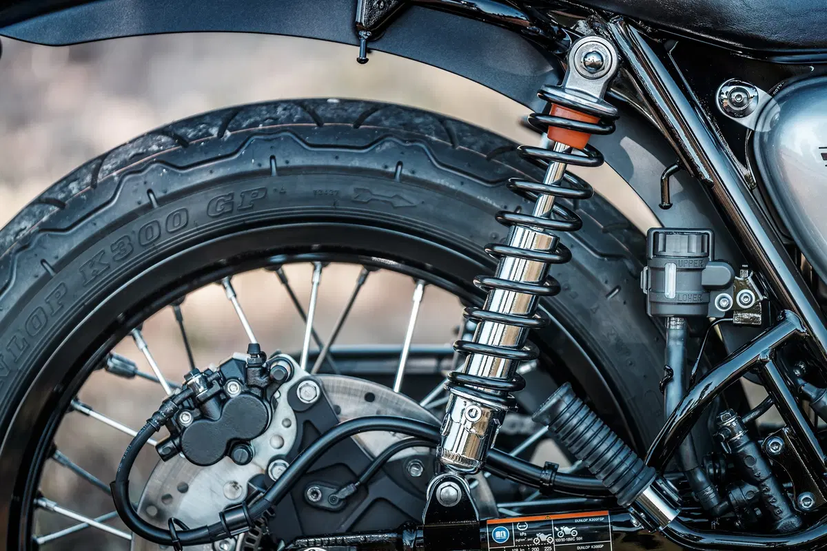 Kawasaki W800 Street e W800 Cafe. La classica si sdoppia. TEST (11)
