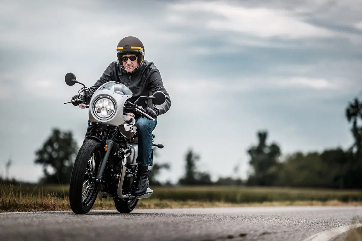 Kawasaki W800 Street e W800 Cafe. La classica si sdoppia. TEST (2)