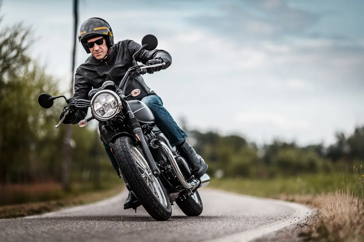 Kawasaki W800 Street e W800 Cafe. La classica si sdoppia. TEST (11)