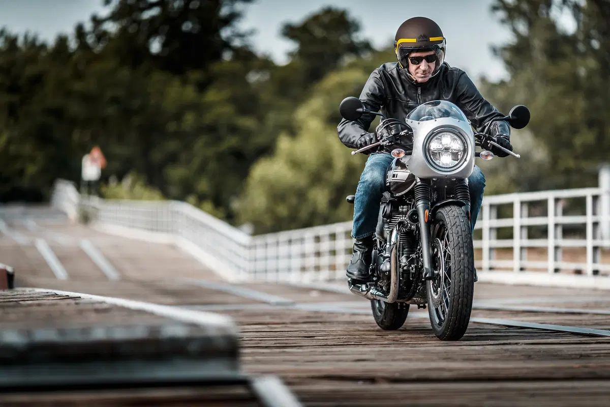 Kawasaki W800 Street e W800 Cafe. La classica si sdoppia. TEST (4)